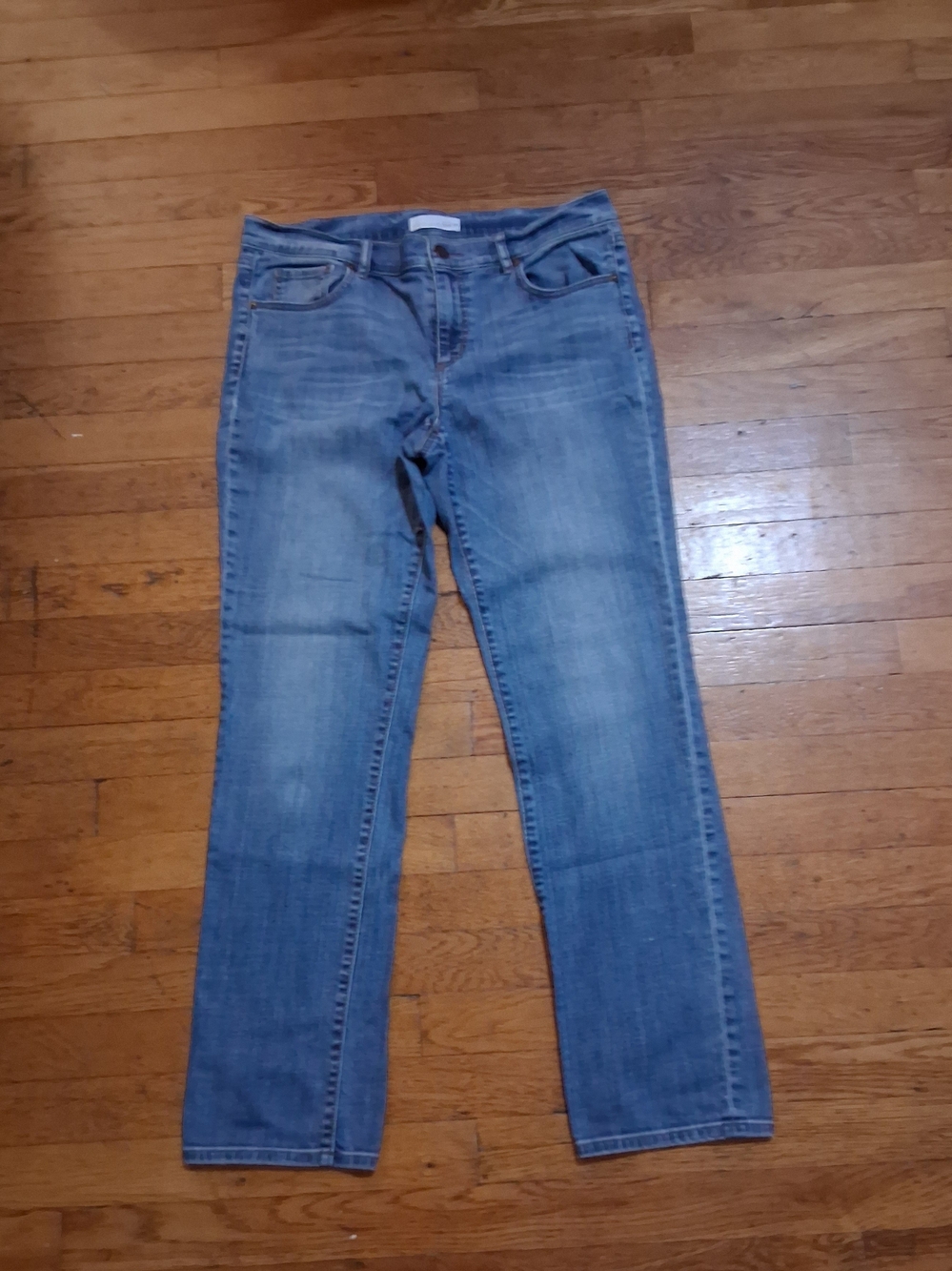LOFT Women's Straight-Leg Jeans in Faded Blue